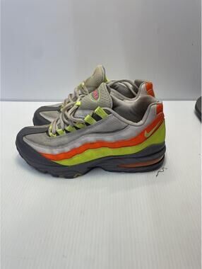 Air Max Men’s Size 6.5 Volt Orange Grey